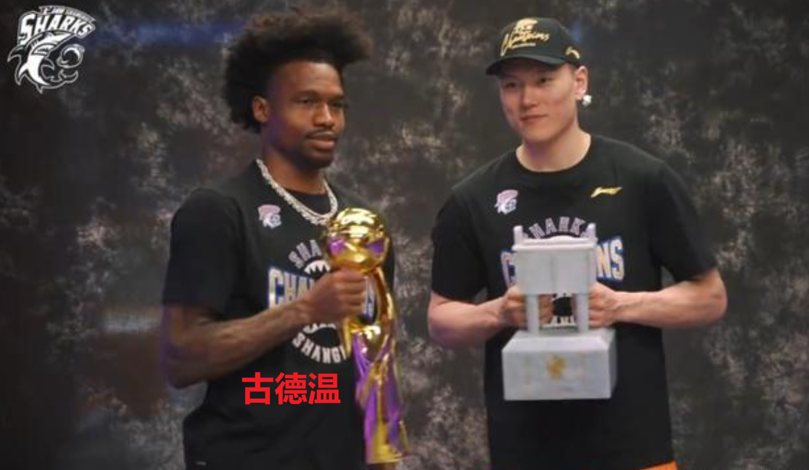 尼克斯球星的双胞胎接管发布会，萌娃抢尽风头
