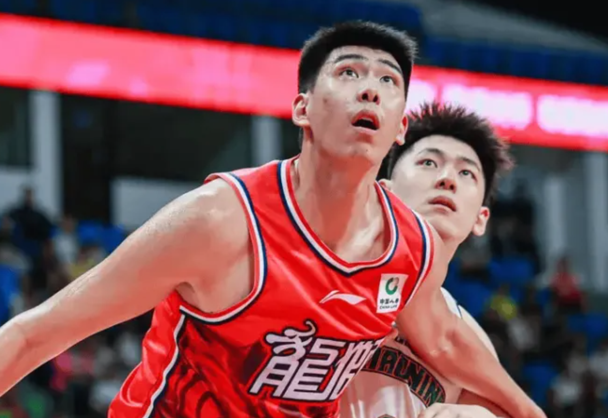 郑钦文不打武网很明智，萨巴伦卡为何在第二轮就被淘汰？太爱演了